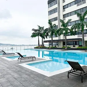 En Puerto Santa Ana ,torres Bellini Apartamento